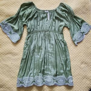 ICU Dress  NWT  SZ L.  A-29.  A2919